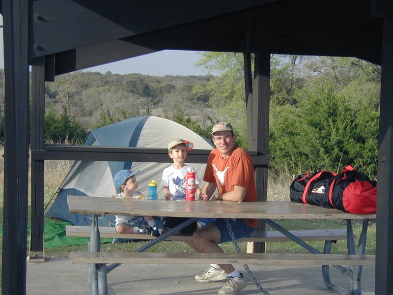 2003/03(March)/Camping/800x600_2003-03-15 17-05-06-Camping-Jim-Hogg-Chance-Dax-Travis.JPG